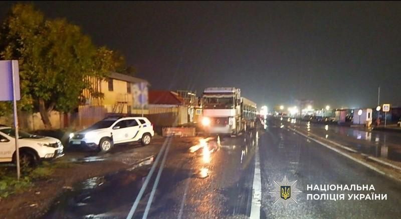 Під Одесою на нерегульованому пішохідному переході вантажівка збила жінку Під Одесою на нерегульованому пішохідному переході вантажівка збила жінку