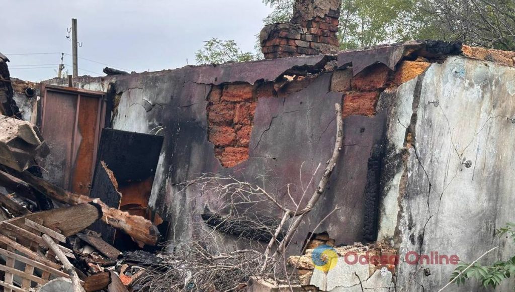Наслідки нічної атаки на Одещину: зруйновані будинки, пожежі та поранені (фоторепортаж) Наслідки нічної атаки на Одещину: зруйновані будинки, пожежі та поранені (фоторепортаж)