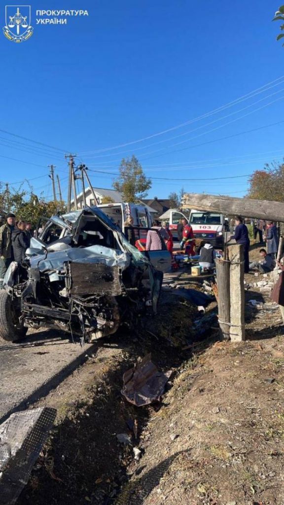 Страшна трагедія: На Івано-Франківщині нетверезий вчитель вчинив ДТП - є загиблі та травмовані учні Страшна трагедія: На Івано-Франківщині нетверезий вчитель вчинив ДТП - є загиблі та травмовані учні