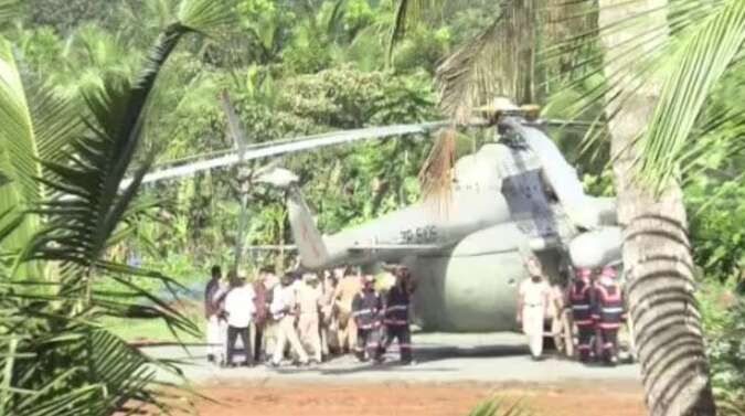 В Індії гелікоптер президентки застряг у свіжому бетоні під час посадки В Індії гелікоптер президентки застряг у свіжому бетоні під час посадки