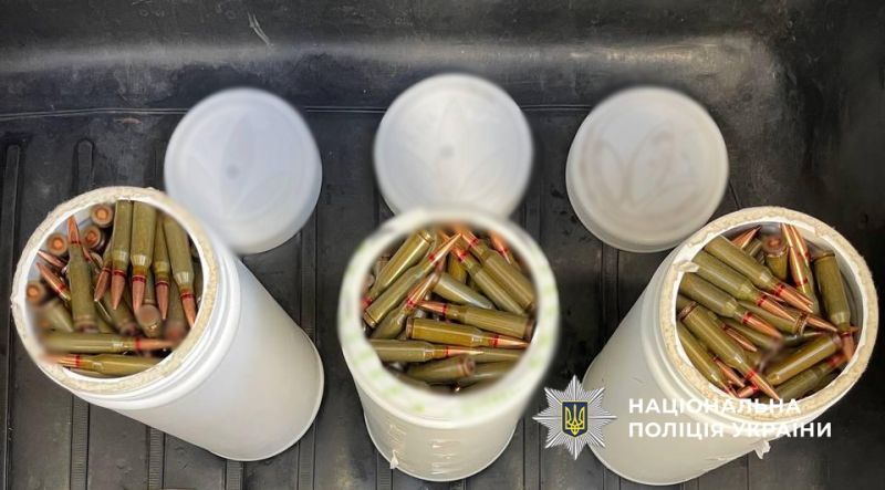 В Одесі затримали торгівця боєприпасами та вибухівкою(фото) В Одесі затримали торгівця боєприпасами та вибухівкою(фото)