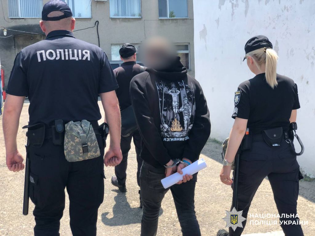 У мешканця Болградського району на городі знайшли цілий арсенал боєприпасів, які він привіз із Запоріжжя У мешканця Болградського району на городі знайшли цілий арсенал боєприпасів, які він привіз із Запоріжжя