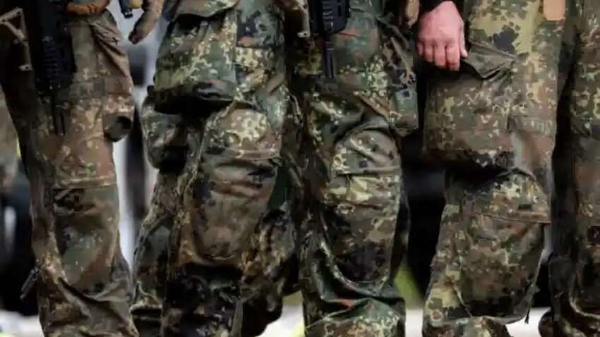 Поліція випадково обстріляла солдатів під час навчань Поліція випадково обстріляла солдатів під час навчань