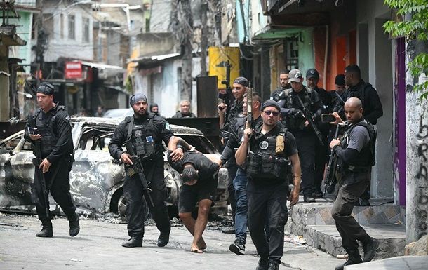 У Бразилії спалахнула війна між владою та наркокартелями: десятки загиблих У Бразилії спалахнула війна між владою та наркокартелями: десятки загиблих