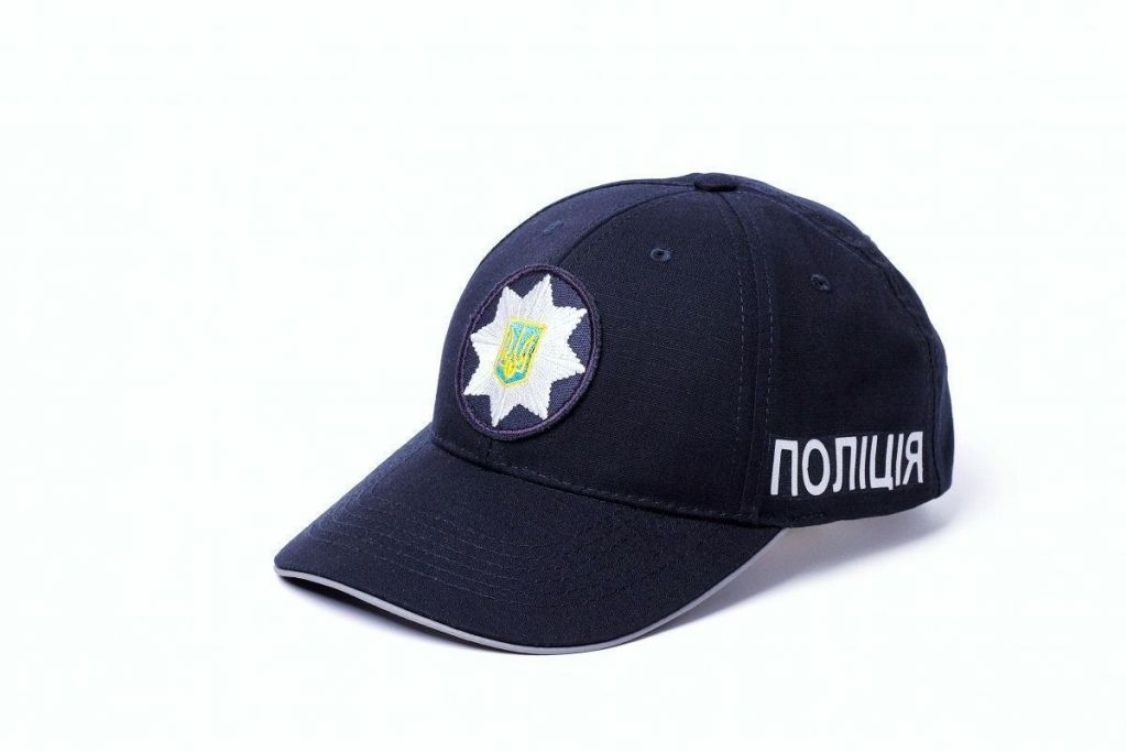 Жителю Чорноморська загрожує штраф за жарт із поліцейською кепкою(фото) Жителю Чорноморська загрожує штраф за жарт із поліцейською кепкою(фото)