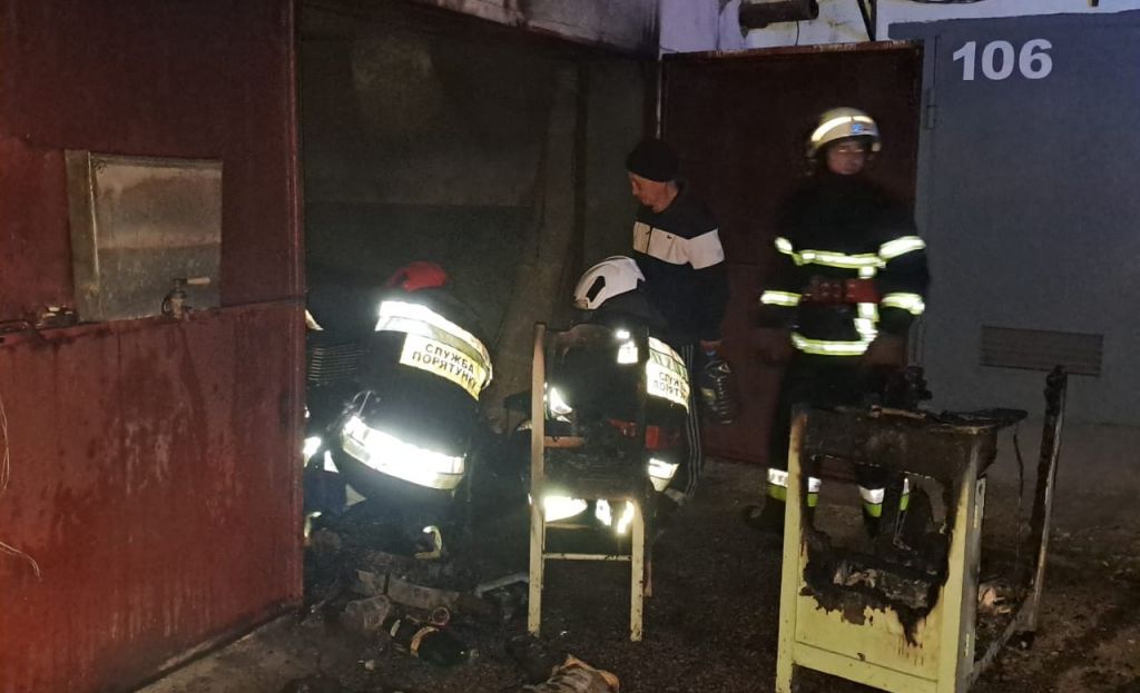 В Ізмаїлі загорівся гараж (фото) В Ізмаїлі загорівся гараж (фото)