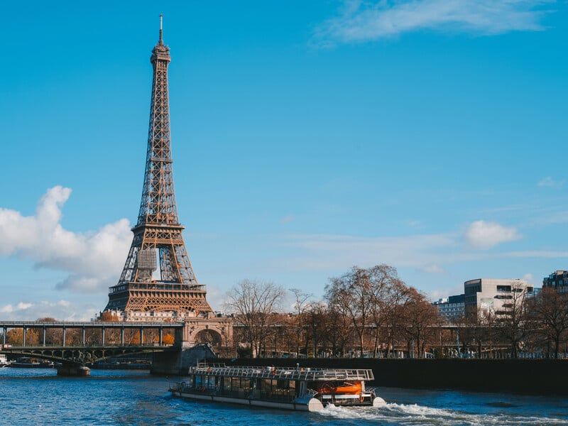 Чоловік потайки провів ніч в Ейфелевій вежі Чоловік потайки провів ніч в Ейфелевій вежі