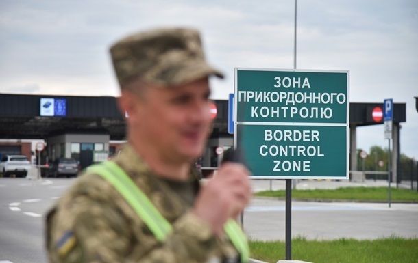 У ДПСУ прокоментували виїзд за кордон 100 тисяч чоловіків 18-22 років У ДПСУ прокоментували виїзд за кордон 100 тисяч чоловіків 18-22 років