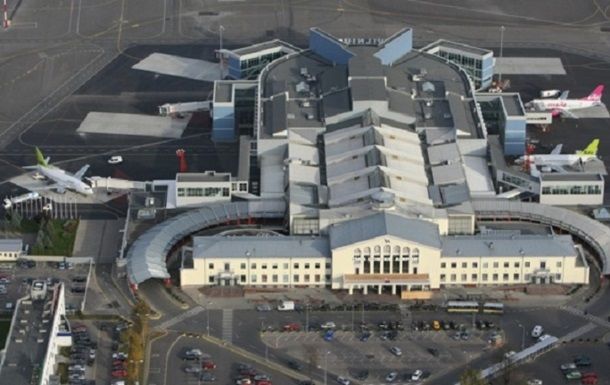 У Вільнюсі закривали аеропорт через метеокулі з Білорусі У Вільнюсі закривали аеропорт через метеокулі з Білорусі