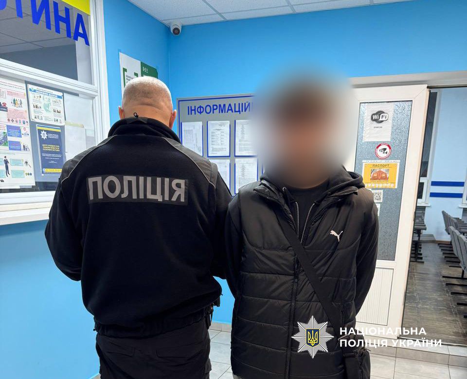 Поліцейські затримали 19-річного хлопця з Житомирщини, який в Одесі на замовлення підпалив автомобіль преміумкласу Поліцейські затримали 19-річного хлопця з Житомирщини, який в Одесі на замовлення підпалив автомобіль преміумкласу