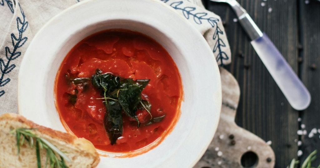 Чорнослив у борщі — забутий секрет української кухні, який змінює смак страви Чорнослив у борщі — забутий секрет української кухні, який змінює смак страви