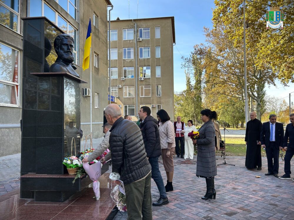 В Ізмаїлі відкрили відновлений пам’ятник видатному болгарському поету Христо Ботеву В Ізмаїлі відкрили відновлений пам’ятник видатному болгарському поету Христо Ботеву