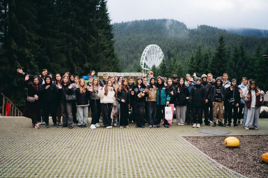 35 дітей з Одещини, які втратили батьків у війні, протягом 10 днів відпочивали в Яблуниці, в серці Карпат, в рамках 8 раунду міжнародної програми «Raise.UA” (фото) 35 дітей з Одещини, які втратили батьків у війні, протягом 10 днів відпочивали в Яблуниці, в серці Карпат, в рамках 8 раунду міжнародної програми «Raise.UA” (фото)