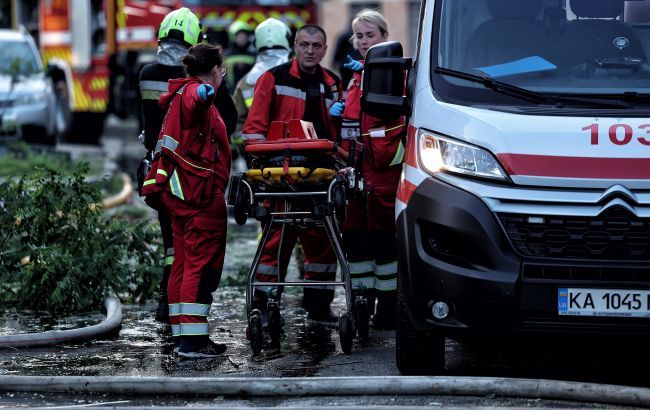 Росіяни вдарили по Миколаєву "Іскандером" з касетною частиною: є жертва і 15 поранених Росіяни вдарили по Миколаєву "Іскандером" з касетною частиною: є жертва і 15 поранених