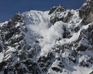 Лавина накрила дві групи туристів Лавина накрила дві групи туристів
