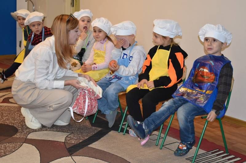 У Ларжанському ліцеї маленькі кухарі влаштували кулінарне свято У Ларжанському ліцеї маленькі кухарі влаштували кулінарне свято