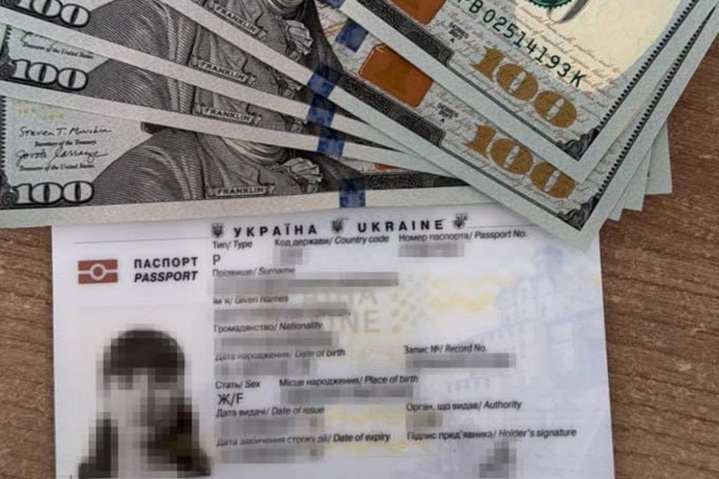 На Одещині прикордонникам намагалися дати 500 доларів хабара “на шоколадку”  (відео) На Одещині прикордонникам намагалися дати 500 доларів хабара “на шоколадку”  (відео)