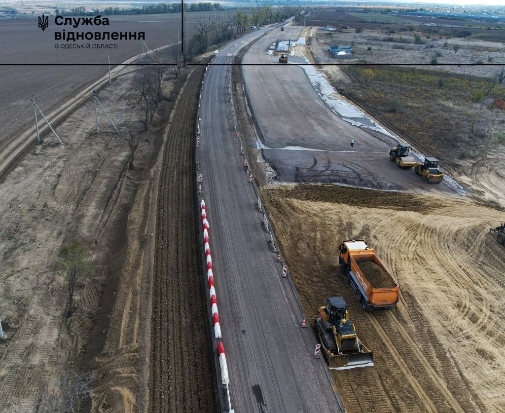 На трасі Одеса-Рені продовжується будівництво сучасного майданчика для стоянки та відпочинку На трасі Одеса-Рені продовжується будівництво сучасного майданчика для стоянки та відпочинку