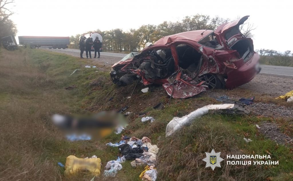 У ДТП на трасі Одеса-Рені загинула кермувальниця легковика: двоє дітей у лікарні У ДТП на трасі Одеса-Рені загинула кермувальниця легковика: двоє дітей у лікарні