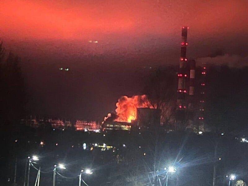 "Там п...зда". У РФ під ударами дронів опинилися великі об'єкти енергетики у двох регіонах "Там п...зда". У РФ під ударами дронів опинилися великі об'єкти енергетики у двох регіонах