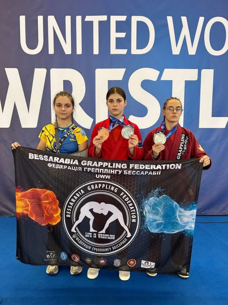 Вихованки клубу боротьби «MMA IZMAIL» Владислава Смилянська, Катерина Сербова та Олександра Кокош (тренер – Максим Журавльов) на чемпіонаті світу з грепплінгу UWW Вихованки клубу боротьби «MMA IZMAIL» Владислава Смилянська, Катерина Сербова та Олександра Кокош (тренер – Максим Журавльов) на чемпіонаті світу з грепплінгу UWW
