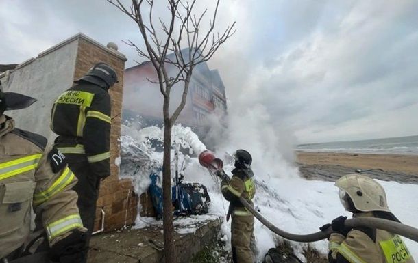 В Дагестані гелікоптер упав на житловий будинок: є загиблі й поранені В Дагестані гелікоптер упав на житловий будинок: є загиблі й поранені