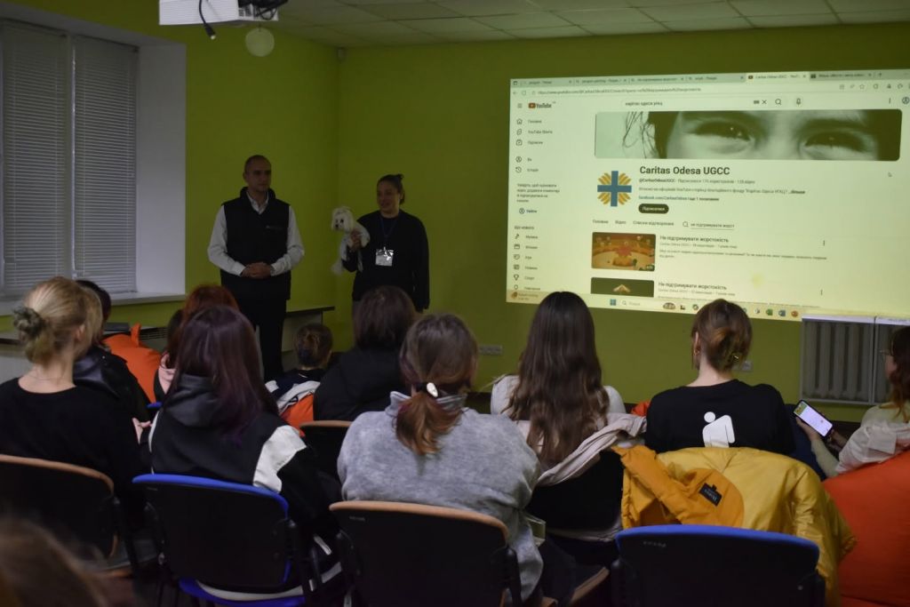 Цього тижня освітній центр СОУП Ізмаїл радо приймав у своїх стінах представників новообраного студентського самоврядування Ізмаїльський державний гуманітарний університет(фото) Цього тижня освітній центр СОУП Ізмаїл радо приймав у своїх стінах представників новообраного студентського самоврядування Ізмаїльський державний гуманітарний університет(фото)