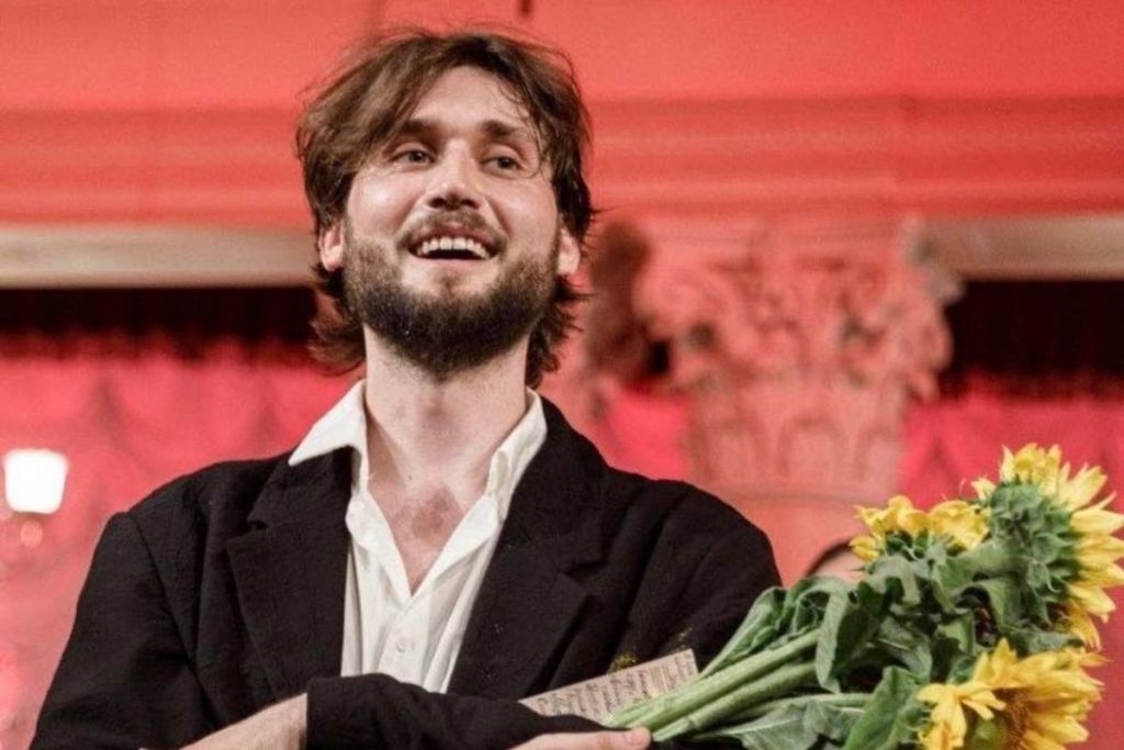 Соліст хору "Гомін" отримав звання Заслуженого артиста України: реакція співака(фото) Соліст хору "Гомін" отримав звання Заслуженого артиста України: реакція співака(фото)