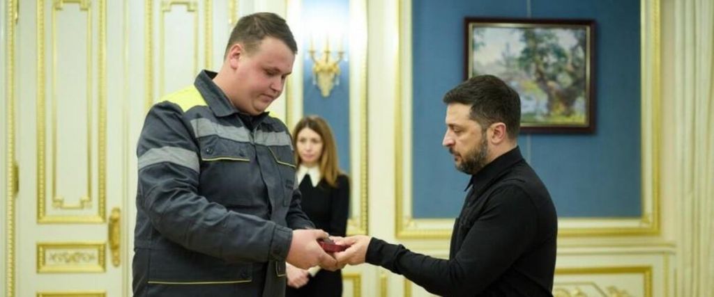 Наша робота не помітна, але важлива: троє енергетиків Одеси отримали ордени від Президента Наша робота не помітна, але важлива: троє енергетиків Одеси отримали ордени від Президента