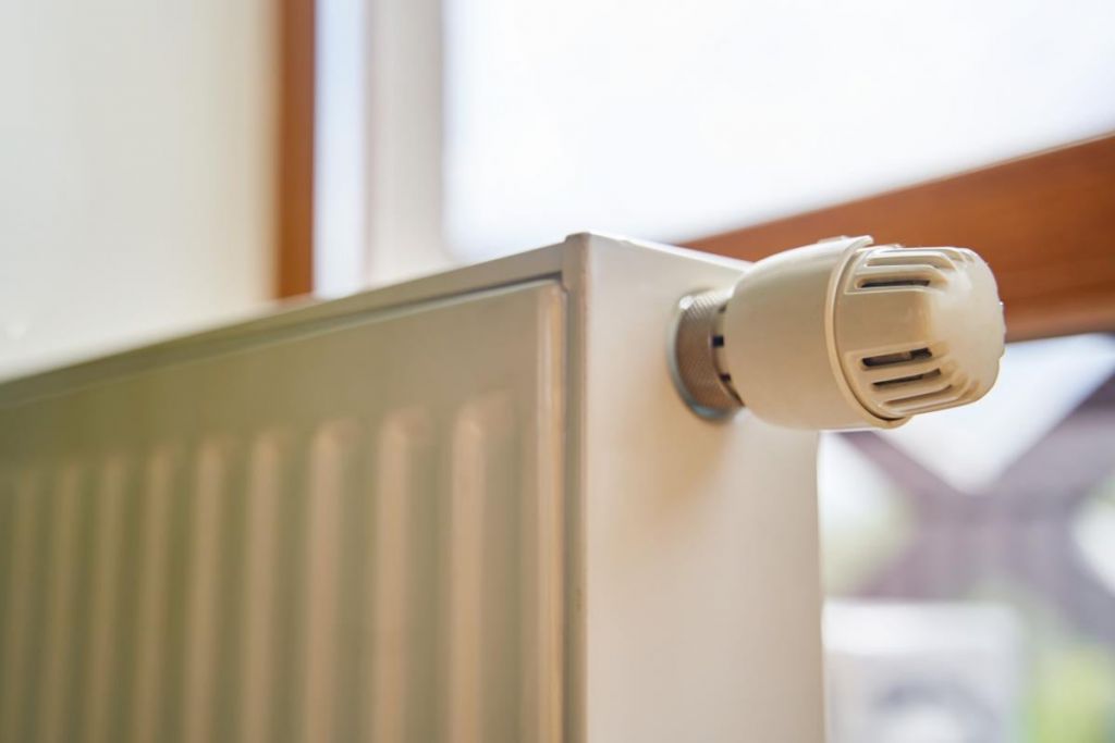 Як зігрітися при холодних батареях вдома: експерт розповів, що насправді допоможе Як зігрітися при холодних батареях вдома: експерт розповів, що насправді допоможе