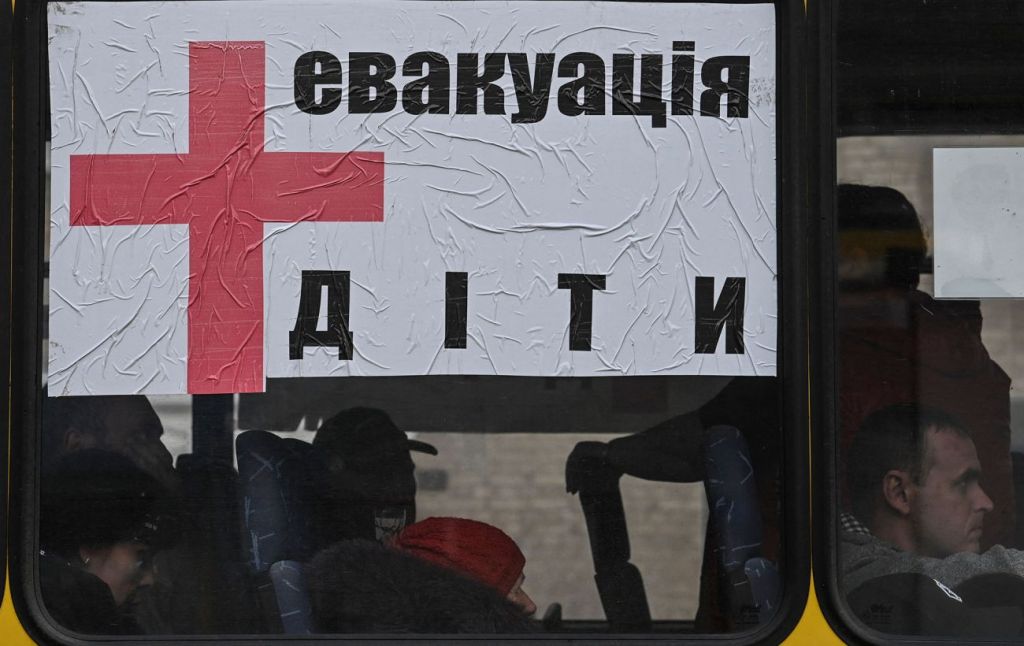 З окремих населених пунктів Дніпропетровщини та Запоріжжя оголошено обов'язкову евакуацію дітей З окремих населених пунктів Дніпропетровщини та Запоріжжя оголошено обов'язкову евакуацію дітей