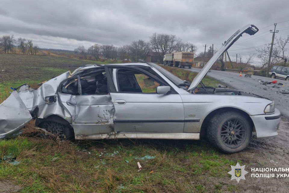 На Одещині водій автівки не впорався з керуванням й зіткнувся з вантажівкою: є постраждалі На Одещині водій автівки не впорався з керуванням й зіткнувся з вантажівкою: є постраждалі