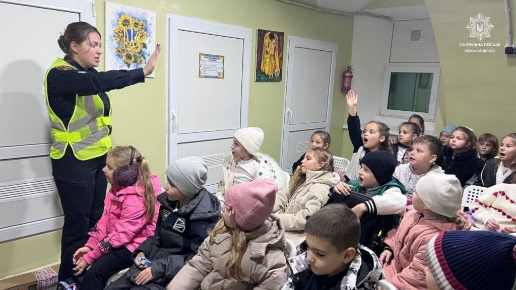 У місті Ізмаїл поліцейські проводять заняття з безпеки для школярів У місті Ізмаїл поліцейські проводять заняття з безпеки для школярів