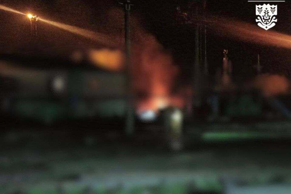 Внаслідок масованої атаки по Одещині 13 листопада зруйновано покрівлю ремонтного цеху залізниці Внаслідок масованої атаки по Одещині 13 листопада зруйновано покрівлю ремонтного цеху залізниці