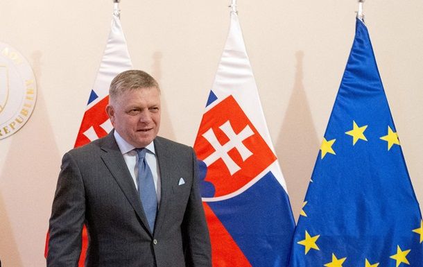 У Словаччині школярі зірвали виступ Фіцо після його нападок на Україну (відео) У Словаччині школярі зірвали виступ Фіцо після його нападок на Україну (відео)