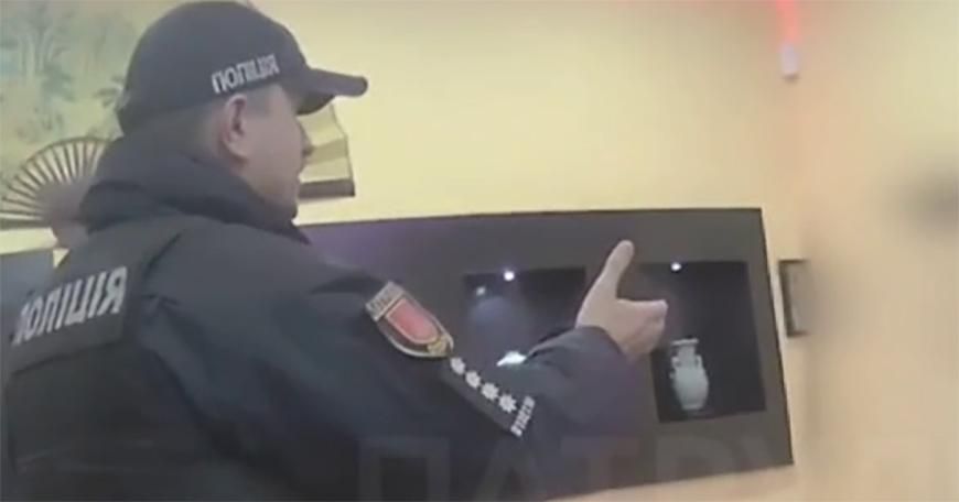 Дії одеських патрульних допомогли врятувати чоловіка від суїциду Дії одеських патрульних допомогли врятувати чоловіка від суїциду