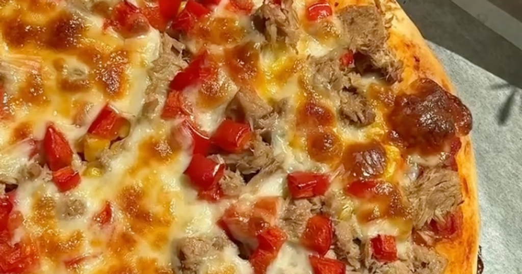 Піца з тунцем за 30 хвилин: рецепт нашвидкуруч для домашньої вечері Піца з тунцем за 30 хвилин: рецепт нашвидкуруч для домашньої вечері