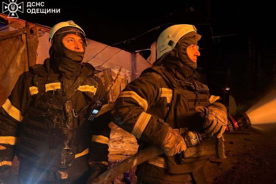 Вночі ворог знов атакував енергетичну та портову інфраструктуру Одещини Вночі ворог знов атакував енергетичну та портову інфраструктуру Одещини