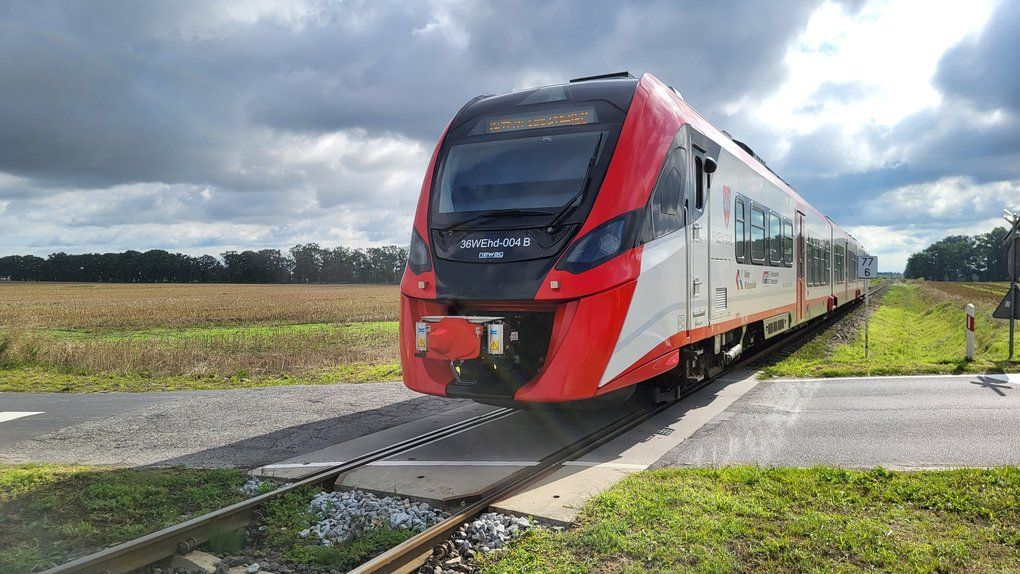 У Польщі пошкодили ділянку залізниці, яка веде в Україну: не виключають диверсію У Польщі пошкодили ділянку залізниці, яка веде в Україну: не виключають диверсію