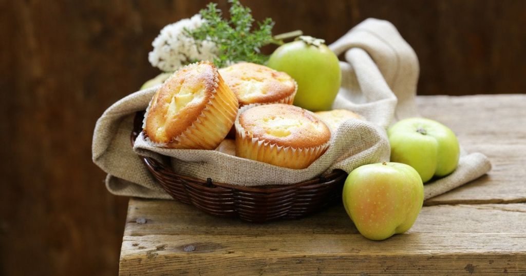 Сирні кекси з яблуками: рецепт, який підійде навіть новачкам у випіканні Сирні кекси з яблуками: рецепт, який підійде навіть новачкам у випіканні