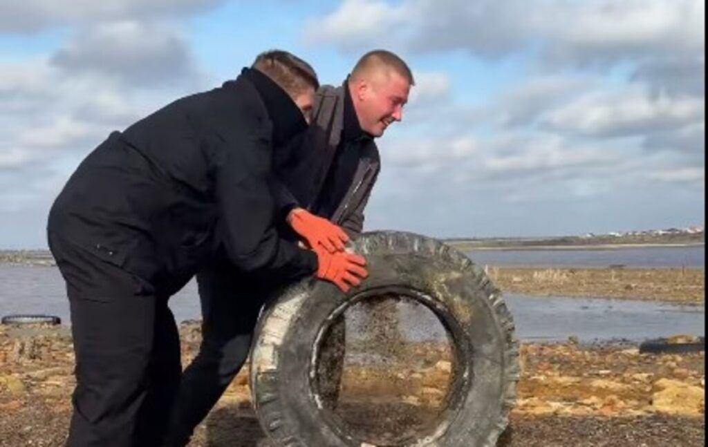 Півсотні шин витягли з Куяльницького лиману: стартувало масштабне очищення території Півсотні шин витягли з Куяльницького лиману: стартувало масштабне очищення території