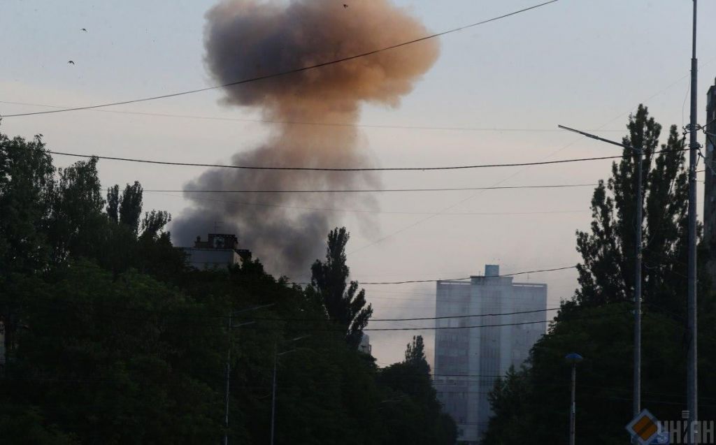 Росія знову б’є по енергетичній інфраструктурі: у низці областей – аварійні відключення Росія знову б’є по енергетичній інфраструктурі: у низці областей – аварійні відключення