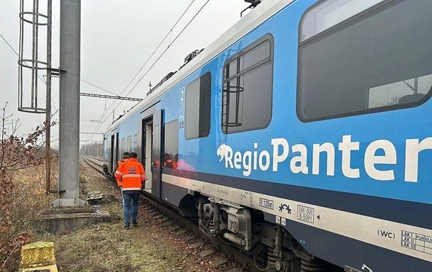 В Чехії зіткнулися два пасажирські поїзди: 40 потерпілих В Чехії зіткнулися два пасажирські поїзди: 40 потерпілих