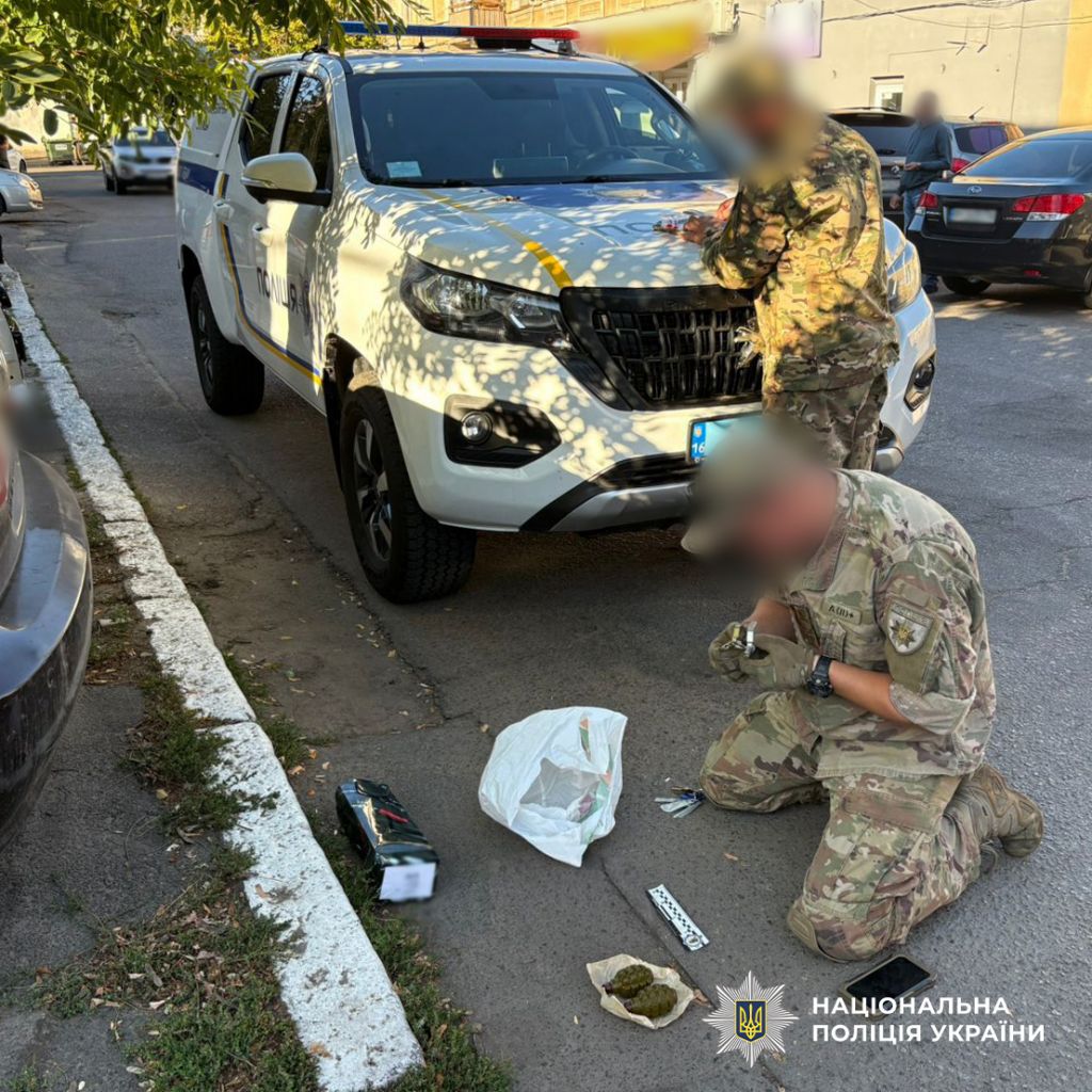 Зберігав наркотики, збував боєприпаси та привласнював чуже майно: поліцейські викрили 29-річного одесита у низці злочинів Зберігав наркотики, збував боєприпаси та привласнював чуже майно: поліцейські викрили 29-річного одесита у низці злочинів