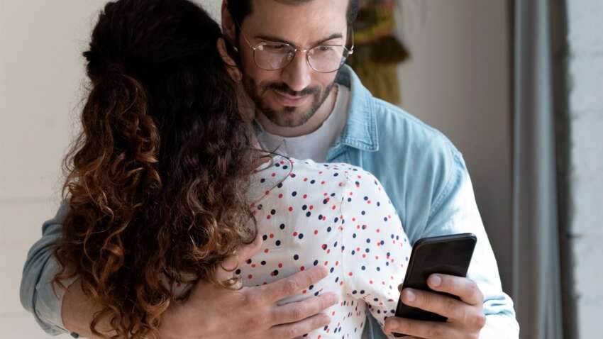 «Гортають стрічку замість того, щоб займатися сексом»: чому молодь втрачає інтерес до інтиму «Гортають стрічку замість того, щоб займатися сексом»: чому молодь втрачає інтерес до інтиму