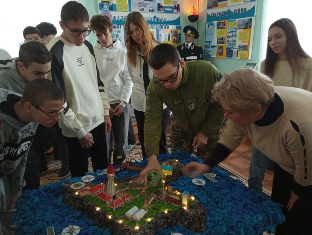 Екскурсія та зустріч з прикордонником, захисником острова Зміїний(фото) Екскурсія та зустріч з прикордонником, захисником острова Зміїний(фото)