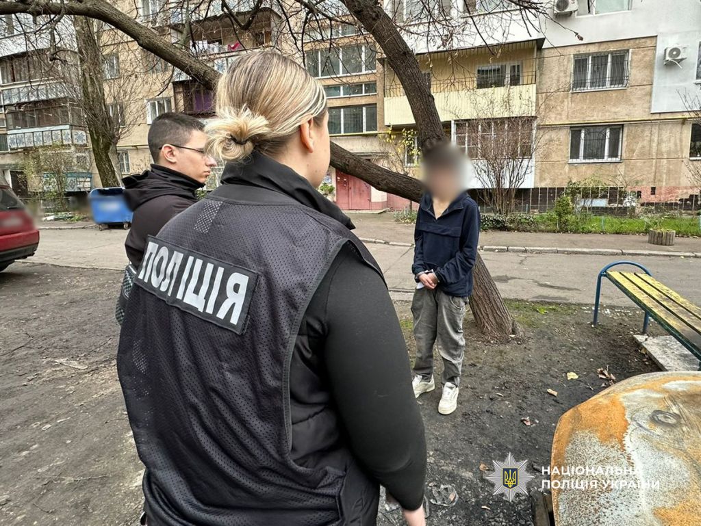 Поліцейські встановили і затримали зловмисника, який на замовлення підпалював автівки в Одесі та Лиманці Поліцейські встановили і затримали зловмисника, який на замовлення підпалював автівки в Одесі та Лиманці