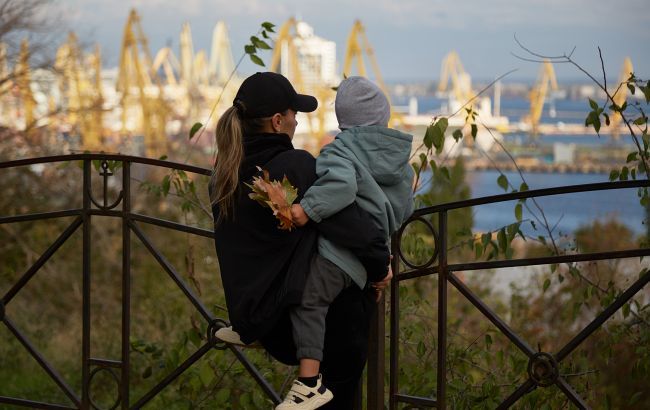 Нічний "мінус" і штормовий вітер: синоптики дали прогноз погоди на завтра(фото) Нічний "мінус" і штормовий вітер: синоптики дали прогноз погоди на завтра(фото)