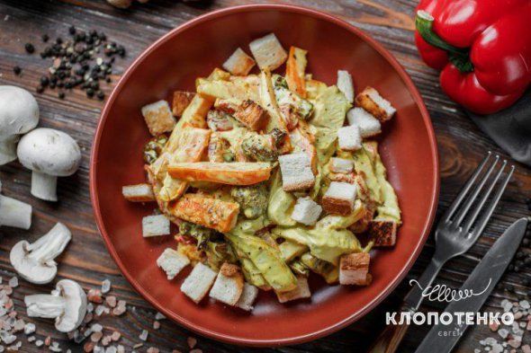 Чим замінити олів'є: три салати, які стануть шедеврами святкового столу(фото) Чим замінити олів'є: три салати, які стануть шедеврами святкового столу(фото)