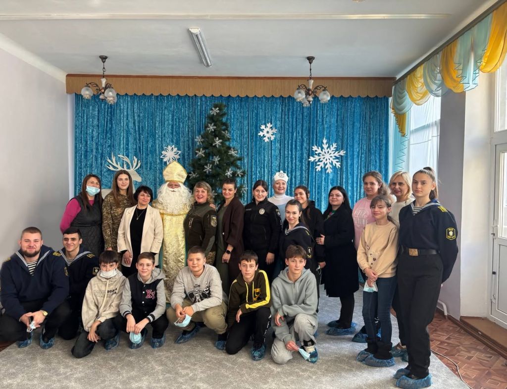 Офіцери дарують добро(фото) Офіцери дарують добро(фото)